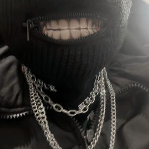 美女全身赤裸被塞汗强奸
