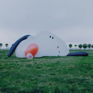 美女全身赤裸被塞汗强奸
